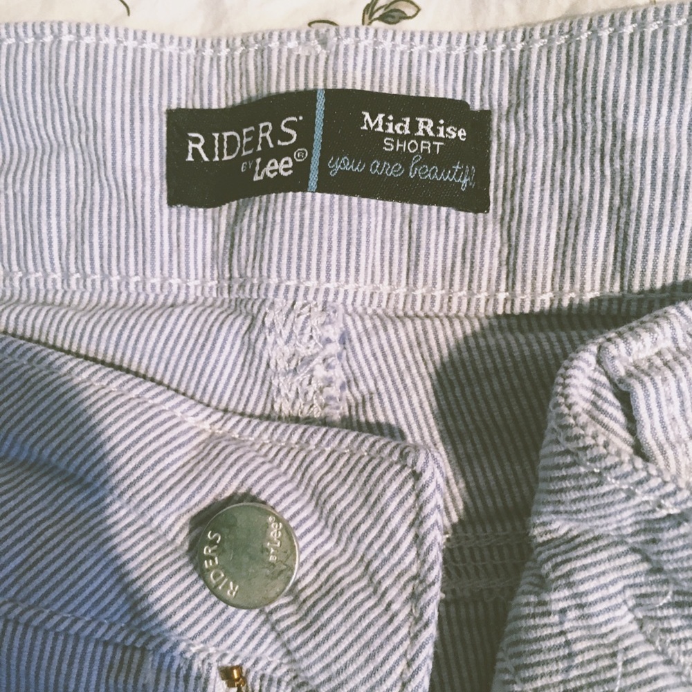 Mid rise shorts
